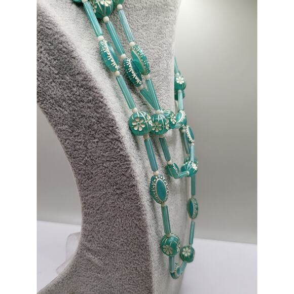 Vintage 1960s Japanese Carved Lucite Aqua Floral Bead Necklace 54 Inch Long - Picture 4 of 10